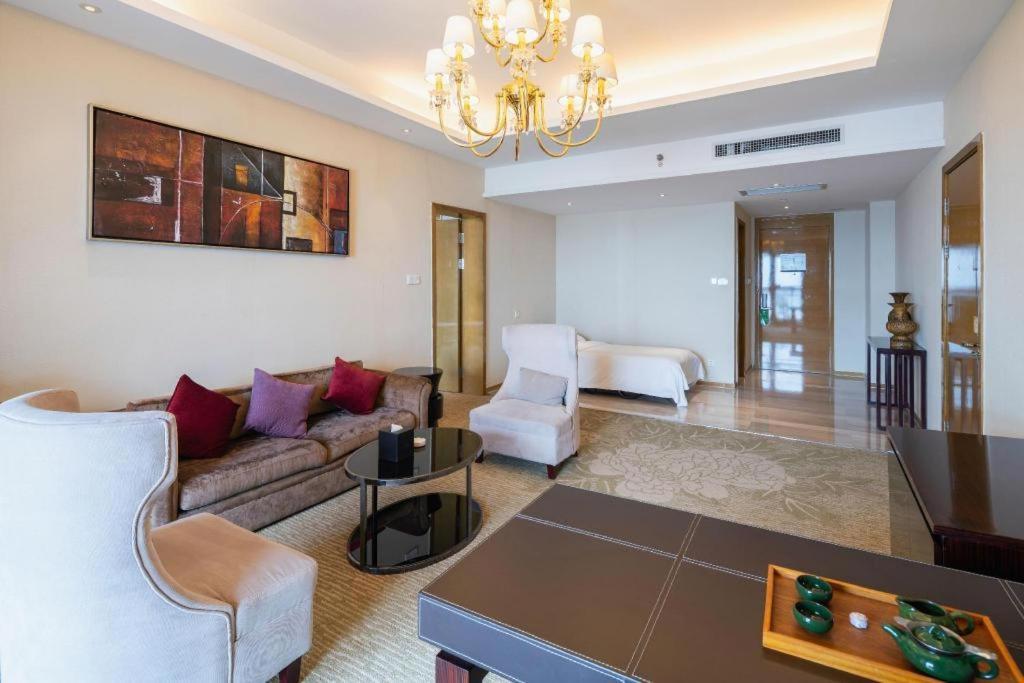 Haiyang Shenglong Jianguo Hotel Fengcheng  Exterior photo