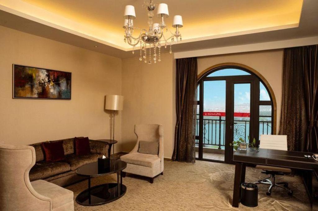 Haiyang Shenglong Jianguo Hotel Fengcheng  Exterior photo