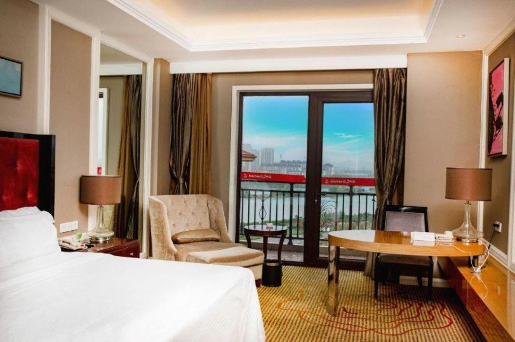 Haiyang Shenglong Jianguo Hotel Fengcheng  Exterior photo