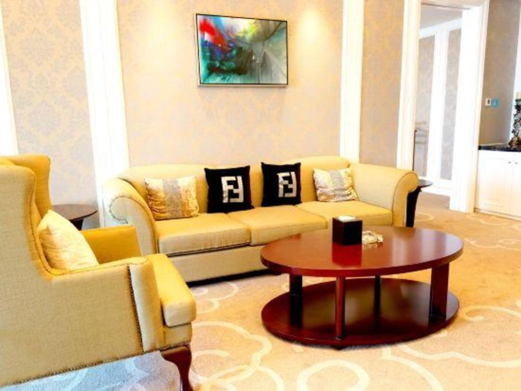 Haiyang Shenglong Jianguo Hotel Fengcheng  Exterior photo